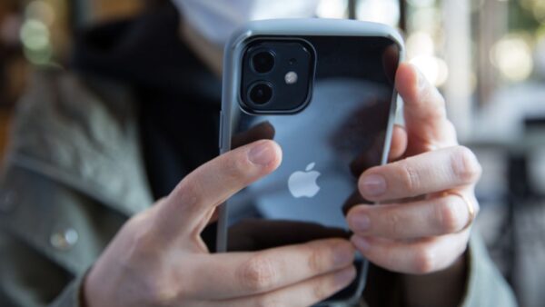 iOS 15 might fix an iPhone camera problem you didn't even notice