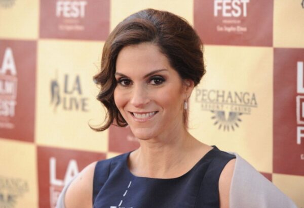 Jami Gertz Net Worth 2021: Career, Salary, Income, Assets